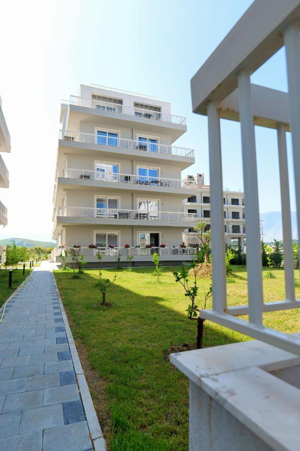 The Peak & Lounge Apartahotel Radhimë