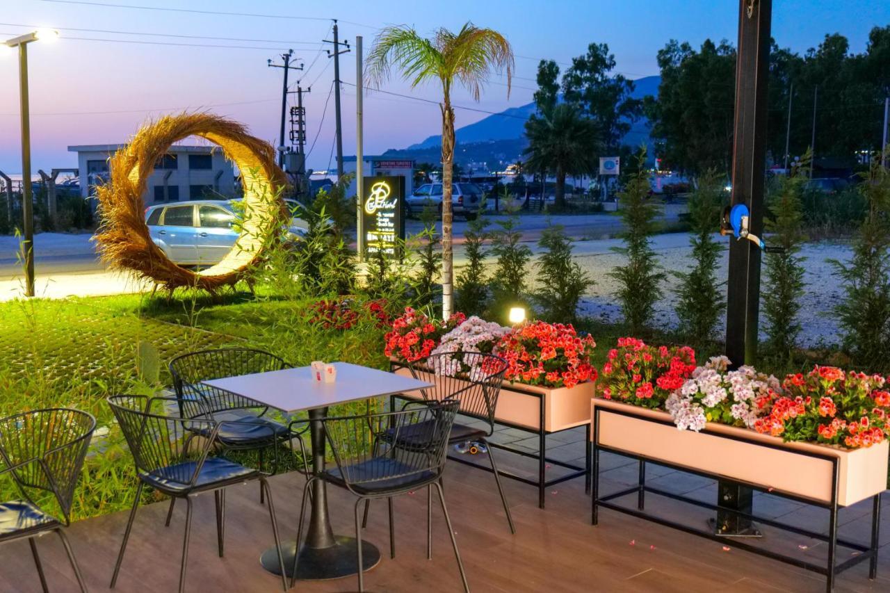 The Peak & Lounge Apartahotel Radhimë