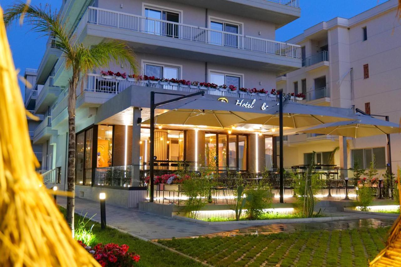 Apartahotel The Peak & Lounge