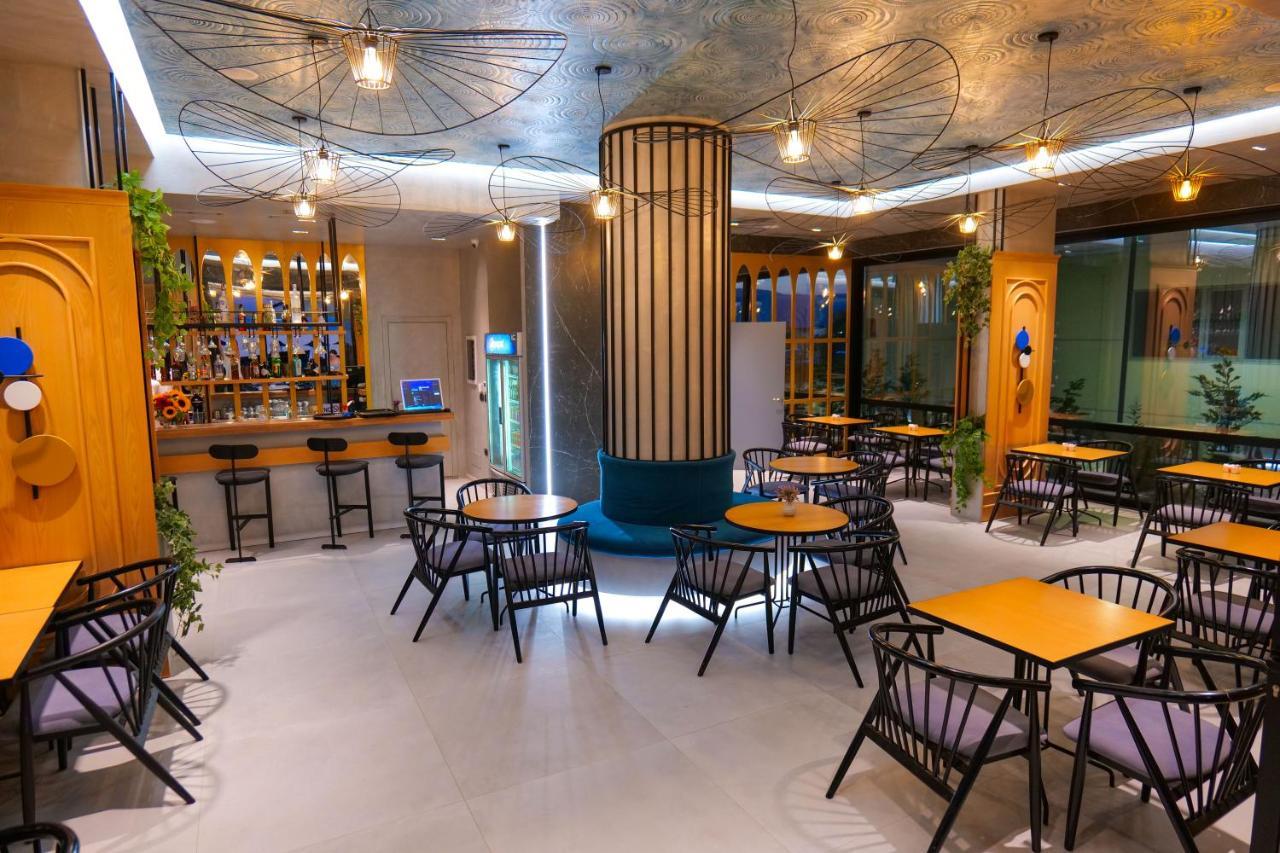 The Peak & Lounge *